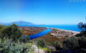 Der mysteriöse Fluss - Aussicht von dem kleinen Berg - Cheronisi Beach – Greece