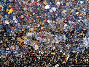 Salzkristalle am Ufer vom Metamorfosi Beach – Greece