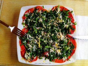 Bresaola mit Rucola und Parmesan - Lunch in Ikismos Lefkes– Greece