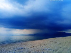 Dunkel schaut es aus am Portofino Beach – Greece