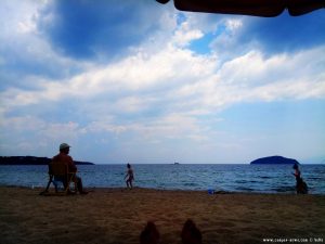 Meine Aussicht von meinem Strandplatz - Néa Iraklítsa - GreeceMeine Aussicht von meinem Strandplatz - Néa Iraklítsa - Greece