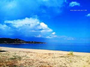 Wieder an den Strand? Es grollt aber permanent - Néa Iraklítsa - Greece