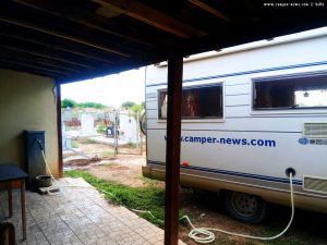 Wasser tanken am Friedhof von Krapets - Bulgaria