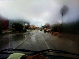 Überschwemmte und gesperrte Strassen auf dem Weg nach Dénia – Spain