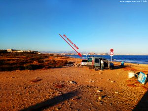 Und schon wieder steckt einer im Sand fest - Agua Amarga Playa - Alicante – Spain