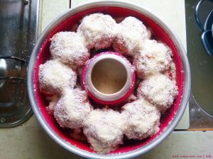 Feurige Hackbällchen auf Rosmatinkartoffeln und Cherrytomaten mit Parmesan