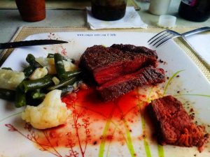 Lecker Steaks fom Selfmade-Grill à la Baffo - Platja L'Almadrava – Spain