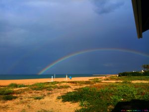 Der Regenbogen ist die Entschuldigung auf das schlechte Wetter - Platja L'Almadrava – Spain