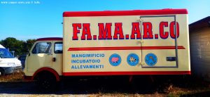 Ganz alter Kühlwagen - hier in Lingua Alessandro Autoriparazioni - Pianfei – Italy